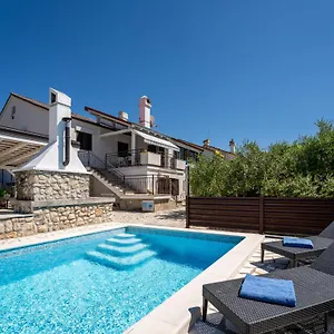  Apartment Albaneze
